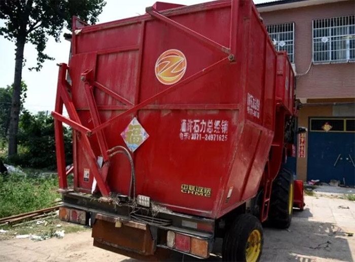 開(kāi)封通許朱先生購(gòu)中聯(lián)收獲4HZJ-2500自走式花生撿拾收獲機(jī) 3-2.jpg