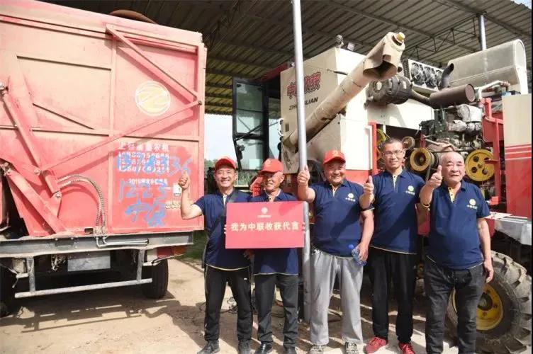 探訪“鄭州中聯(lián)村” 買收獲機只認(rèn)中聯(lián)收獲 12.20.jpg