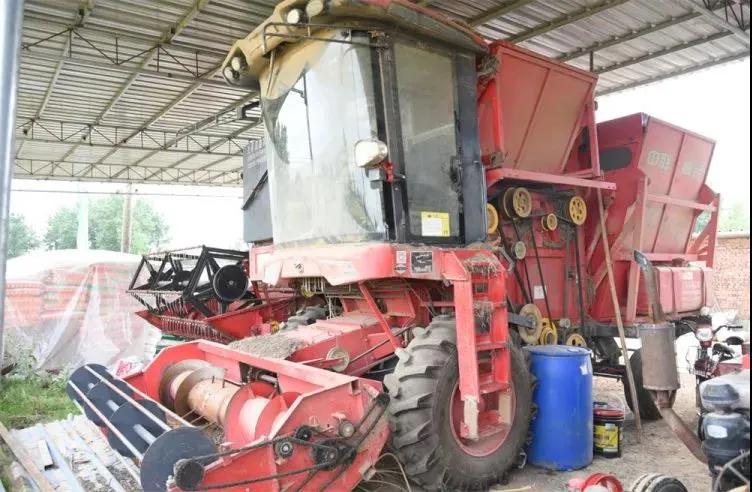 探訪“鄭州中聯(lián)村” 買收獲機只認(rèn)中聯(lián)收獲 12.20.2.jpg