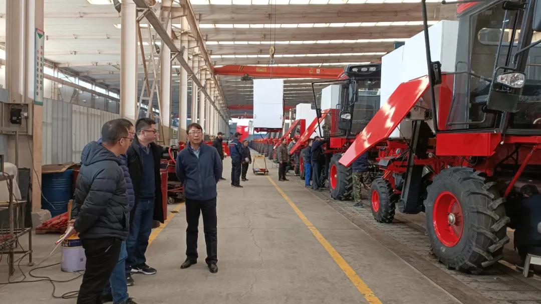 熱烈歡迎中國農(nóng)機(jī)工業(yè)協(xié)會代表團(tuán)蒞臨鄭州中聯(lián)參觀指導(dǎo)工作 12.242.jpg