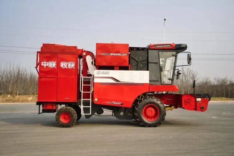 花生收獲跨區(qū)作業(yè)中聯(lián)收獲,來自明星跨區(qū)隊(duì)長(zhǎng)的肯定 611-3.jpg