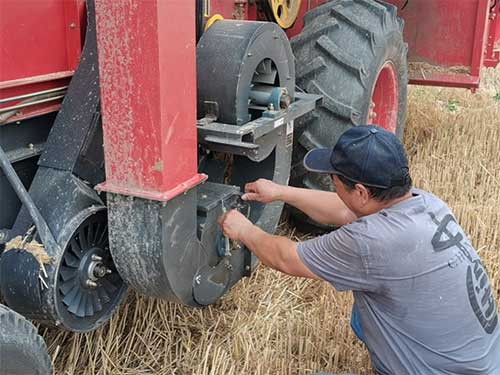 中聯(lián)收獲向一線廣大農(nóng)機服務(wù)人員致敬 2.jpg