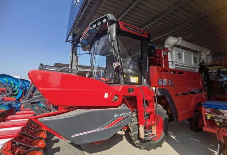 為用戶創(chuàng)造價值 新生代經銷商攜手中聯(lián)收獲共發(fā)展 為用戶創(chuàng)造價值 新生代經銷商攜手中聯(lián)收獲共發(fā)展(圖2)