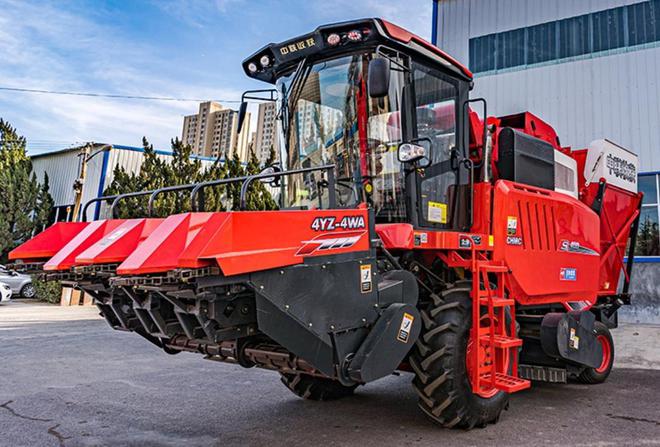 老農(nóng)機手經(jīng)驗談:用中聯(lián)收獲玉米機實現(xiàn)財富夢