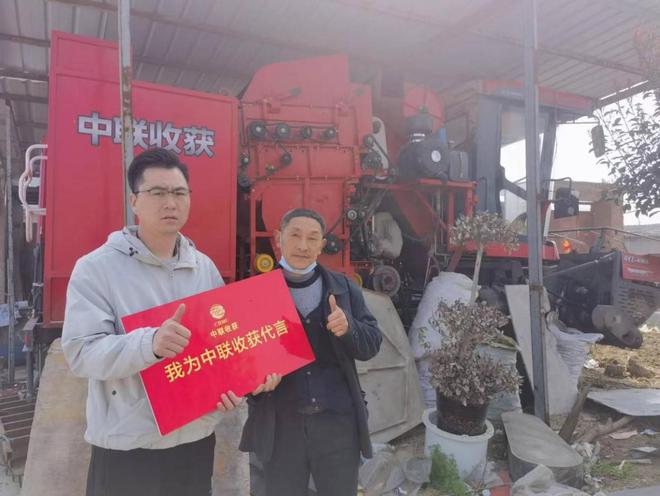 老農(nóng)機手經(jīng)驗談:用中聯(lián)收獲玉米機實現(xiàn)財富夢